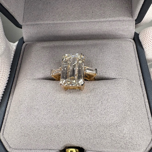 10.04ct Emerald Cut Lab Grown Diamond Ring – IGI Certified – Size 6.5 18k White - Picture 10 of 16